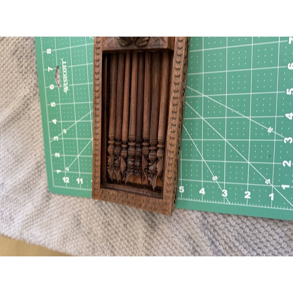 Vintage Hand Carved Wood Box with Chopsticks Lizard and Frog Set of 8 Sticks - Picture 12 of 15